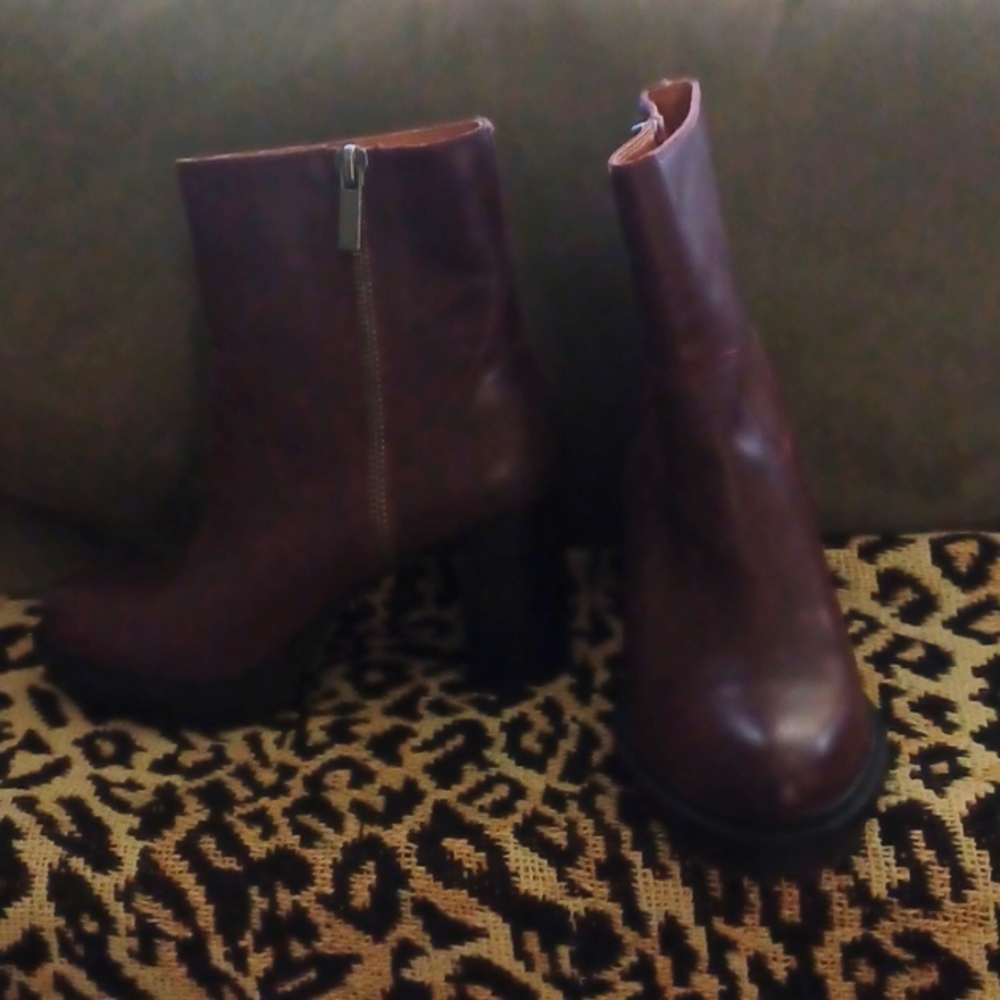 NWB Lucky Brand Burgandy zipper  Booties size 10 4 inch heel